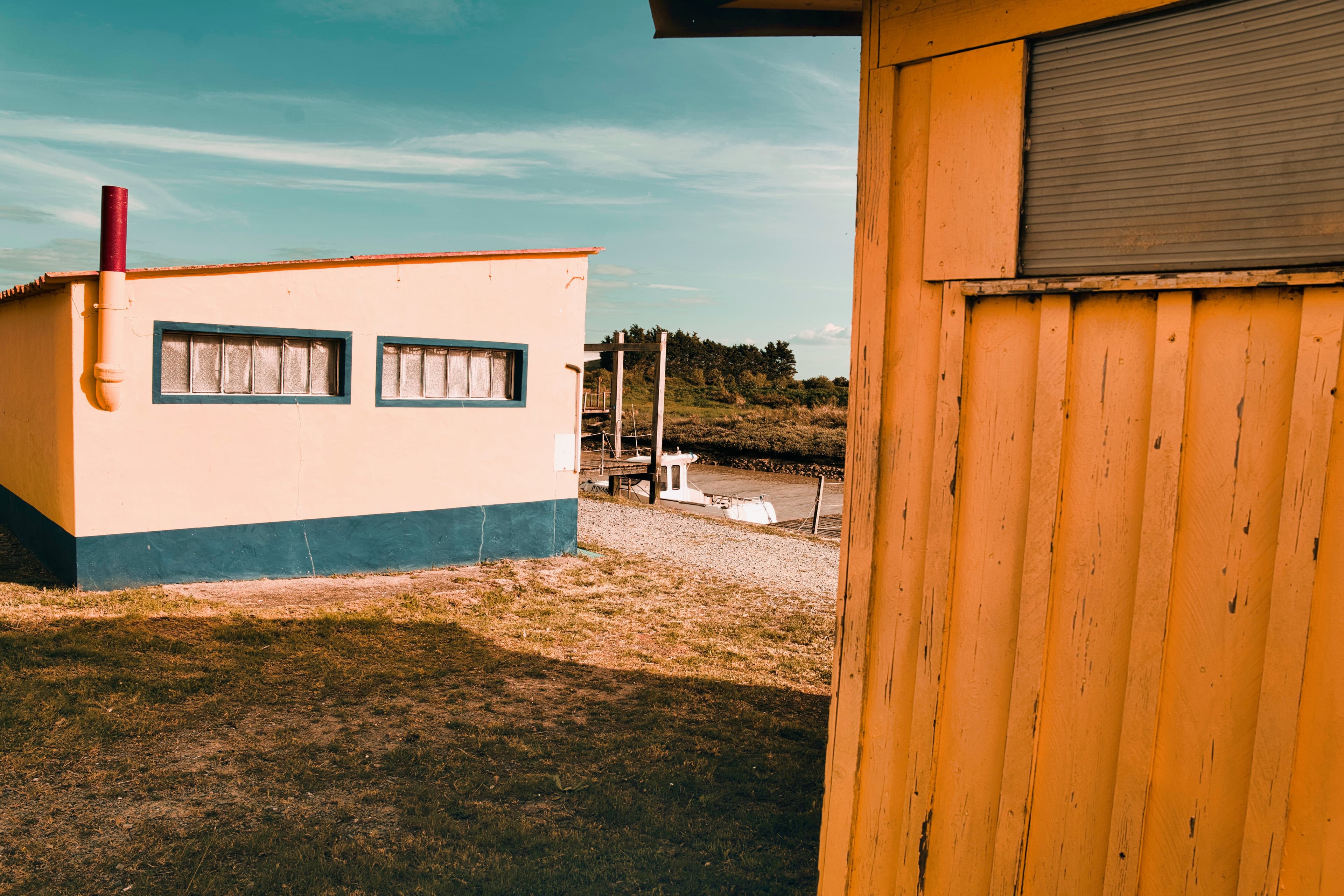 Cabanes ostréicoles du Port du Collet dans le Marais breton