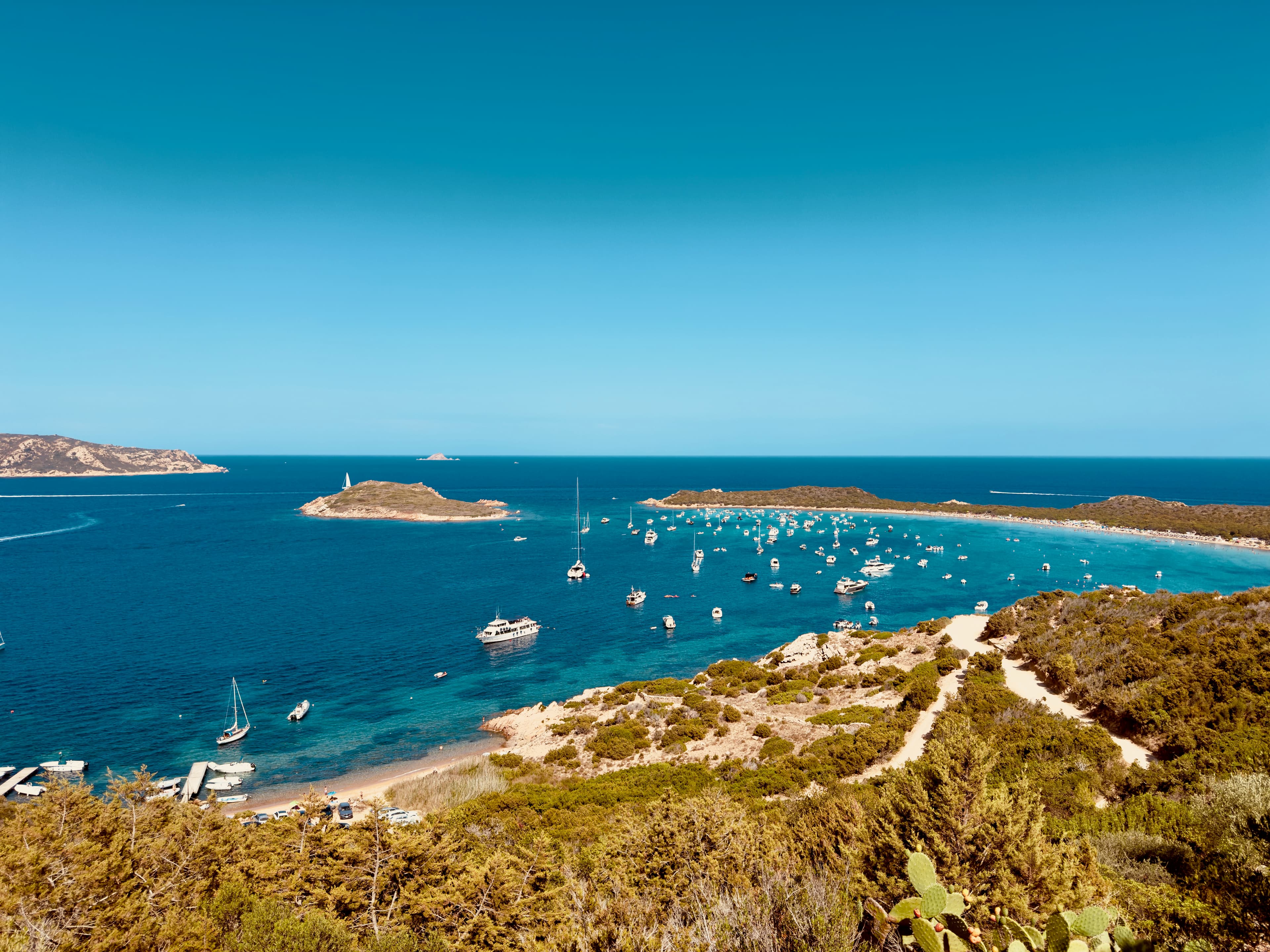 Calanques sardes et eaux turquoise du golfe d'Orosei, côte est